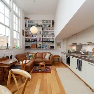 Apartment Charming 1 Bedroom In Old School House, London