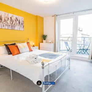 Apartment Spacious 2 Bedroom By Ls2g Short Lets & Serviced Greater With Free Wifi, London